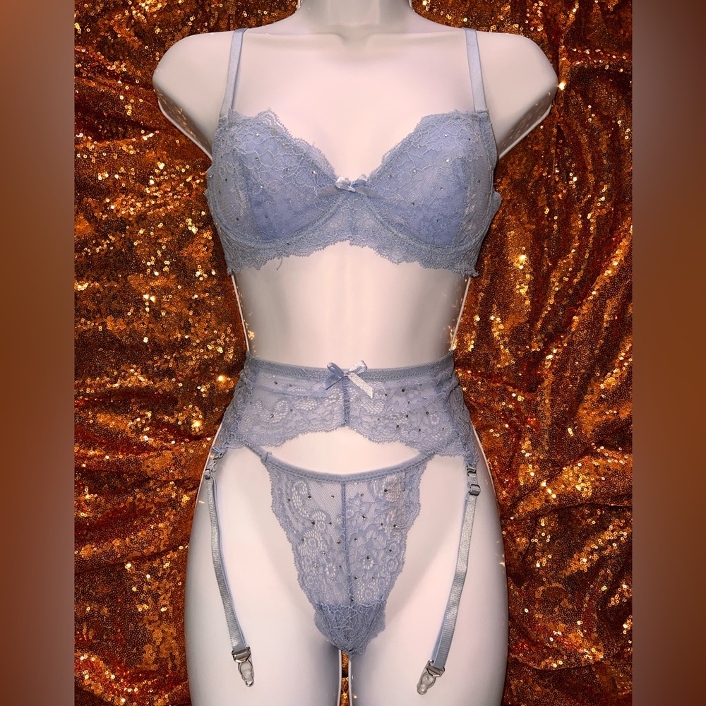 Fantasy Lingerie 3pc set! Size (M) baby blue with rhinestones
